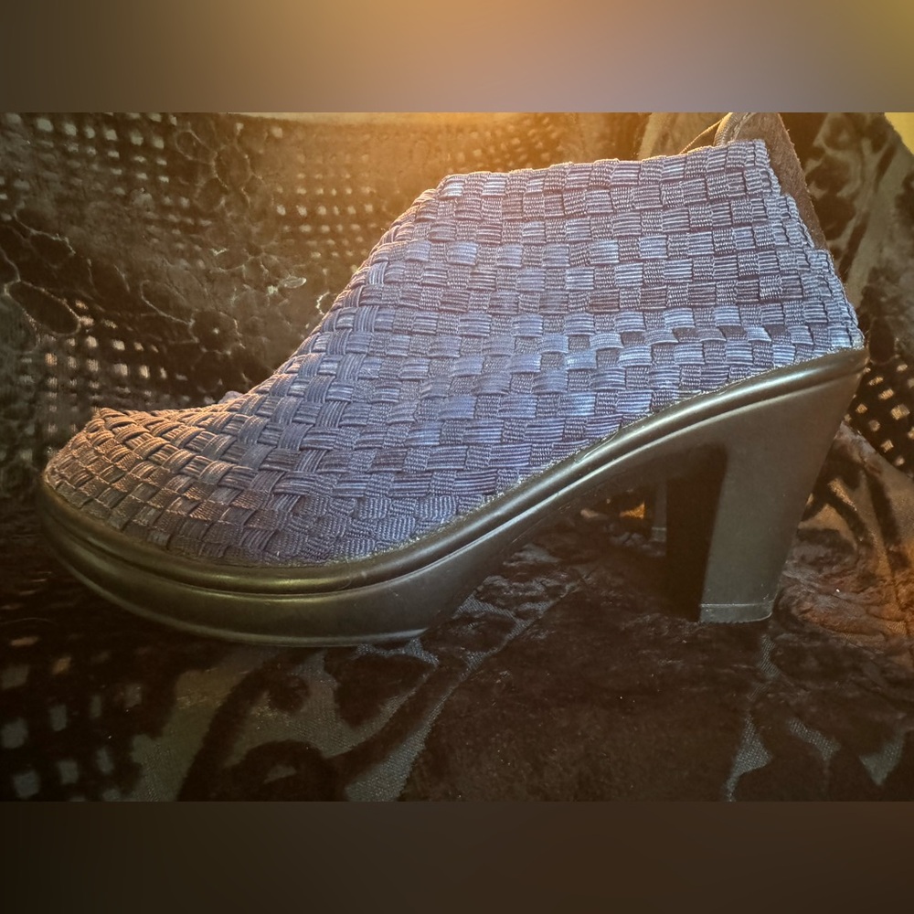 Donny’s woven stretch booties royal blue size 6